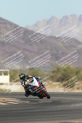 media/Oct-30-2025-Racers Edge (Thu) [[dabbdaf680]]/3-B Group/Session 2 (Turn 14)/